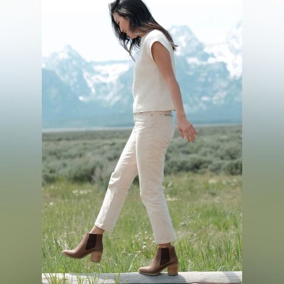 NISOLO HEELED CHELSEA NWOT BROWN ELASTIC SIDE PANEL BOOTS SIZE 9 1/2‎ - Picture 1 of 9